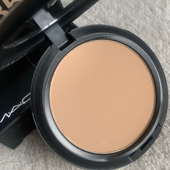 Mac Cosmetics Studio Fix Powder Plus Foundation NC35 BNIB - Picture 2 of 15
